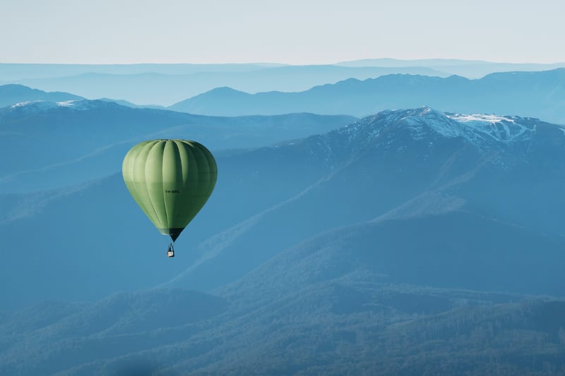 Global Ballooning Australia going over Mt Buller