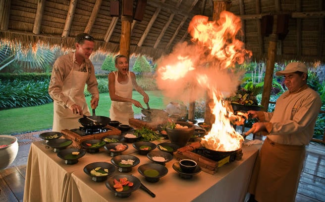 Cooking class Thailand, a popular experiential travel experience