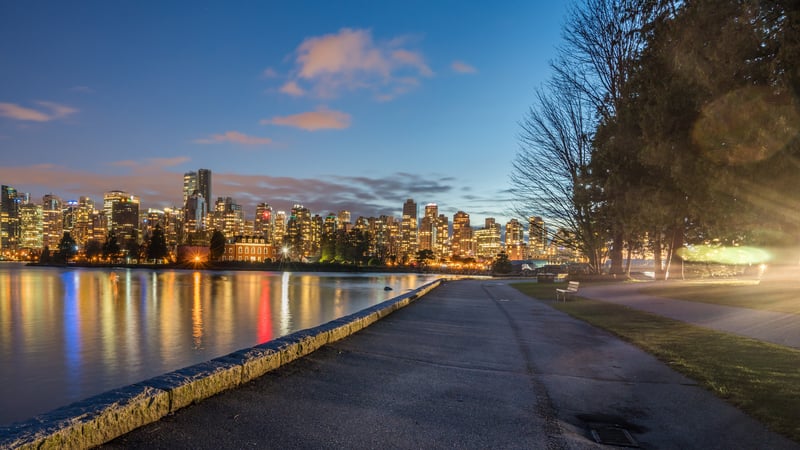 Sea wall night Stanley park is one scenic walk
